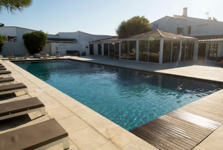 Ecova: Submerged pool cover